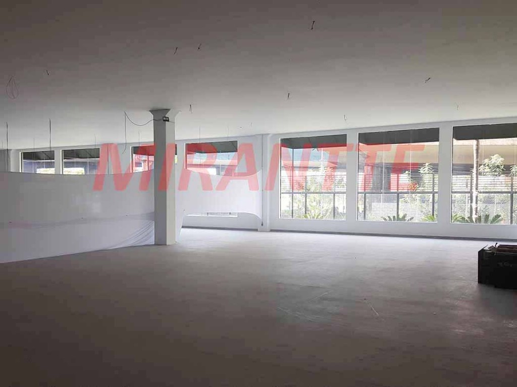 Comercial de 1000m² em Água Branca
