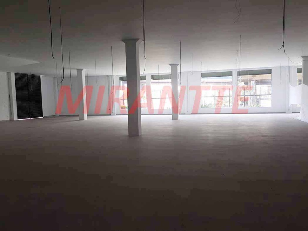 Comercial de 1000m² em Água Branca