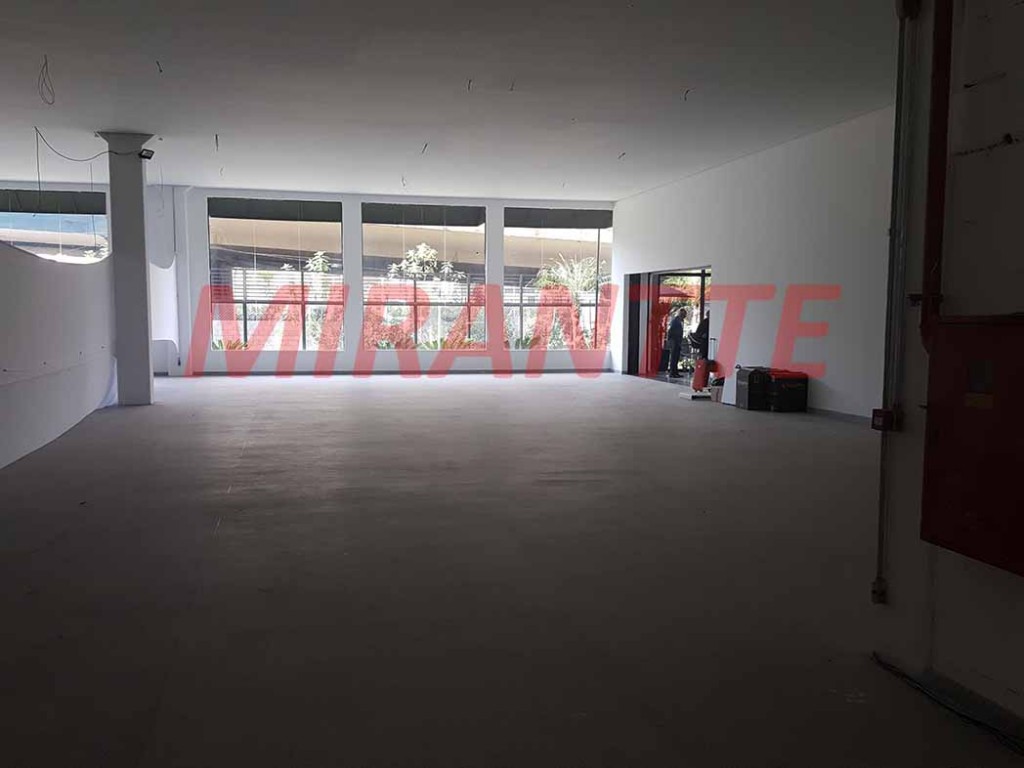 Comercial de 1000m² em Água Branca