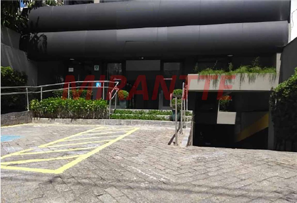 Comercial de 1200m² em Indianópolis