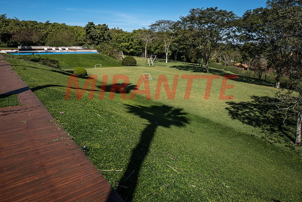 Sobrado de 1600m² com 8 quartos em CENTRO