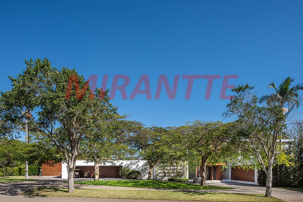 Sobrado de 1600m² com 8 quartos em CENTRO