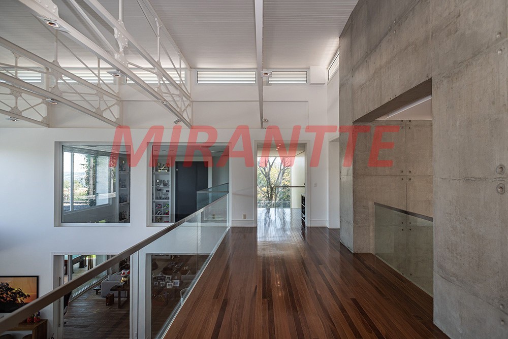 Sobrado de 1600m² com 8 quartos em CENTRO