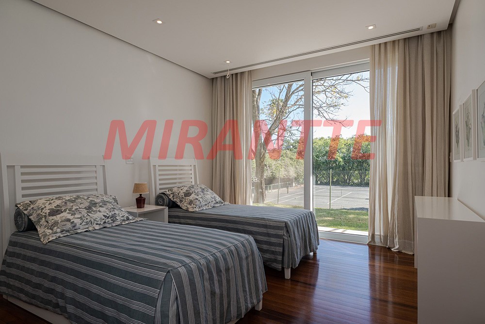 Sobrado de 1600m² com 8 quartos em CENTRO