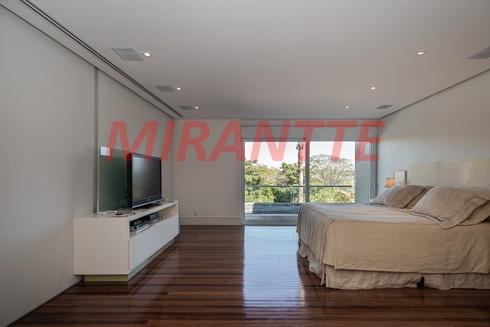 Sobrado de 1600m² com 8 quartos em CENTRO