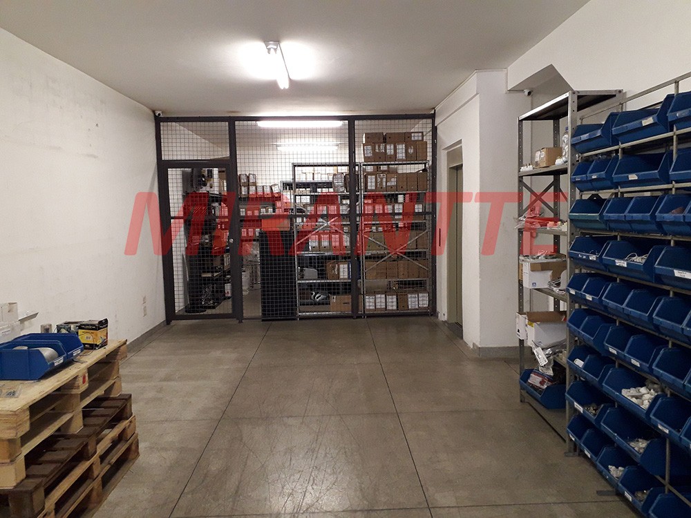 Galpao de 743m² em Casa Verde