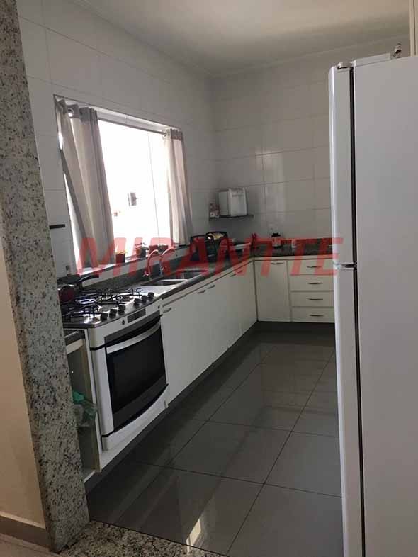Sobrado de 300m² com 3 quartos em Vila Nivi