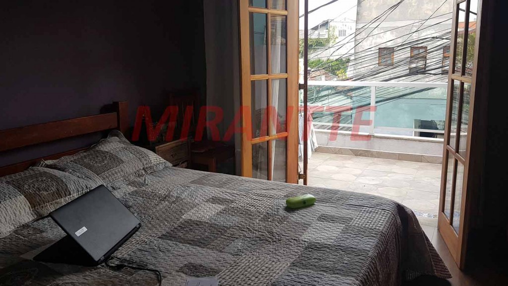 Sobrado de 300m² com 3 quartos em Vila Nivi