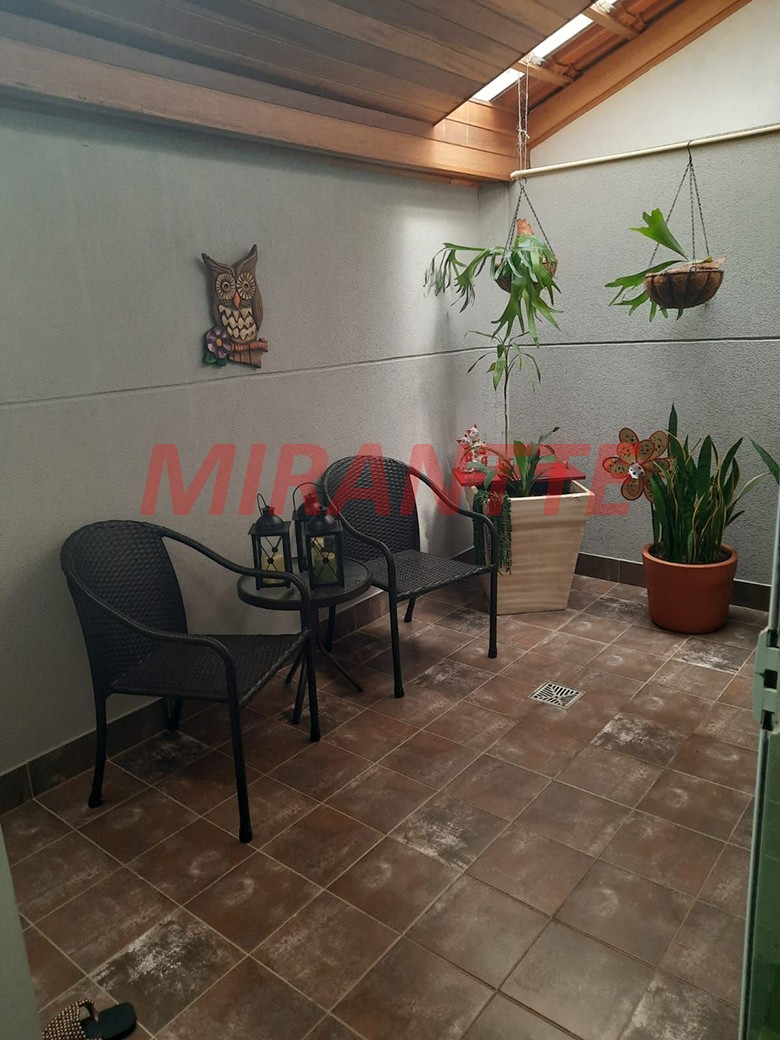 Sobrado de 177m² com 3 quartos em Água Fria