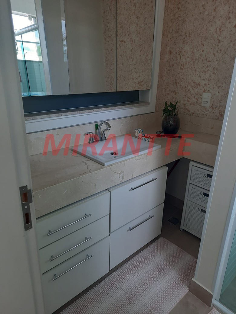 Sobrado de 177m² com 3 quartos em Água Fria