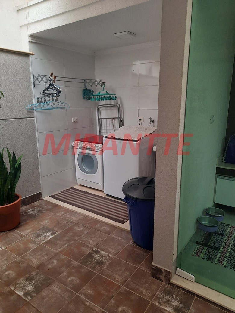 Sobrado de 177m² com 3 quartos em Água Fria
