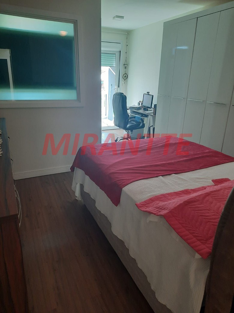 Sobrado de 177m² com 3 quartos em Água Fria