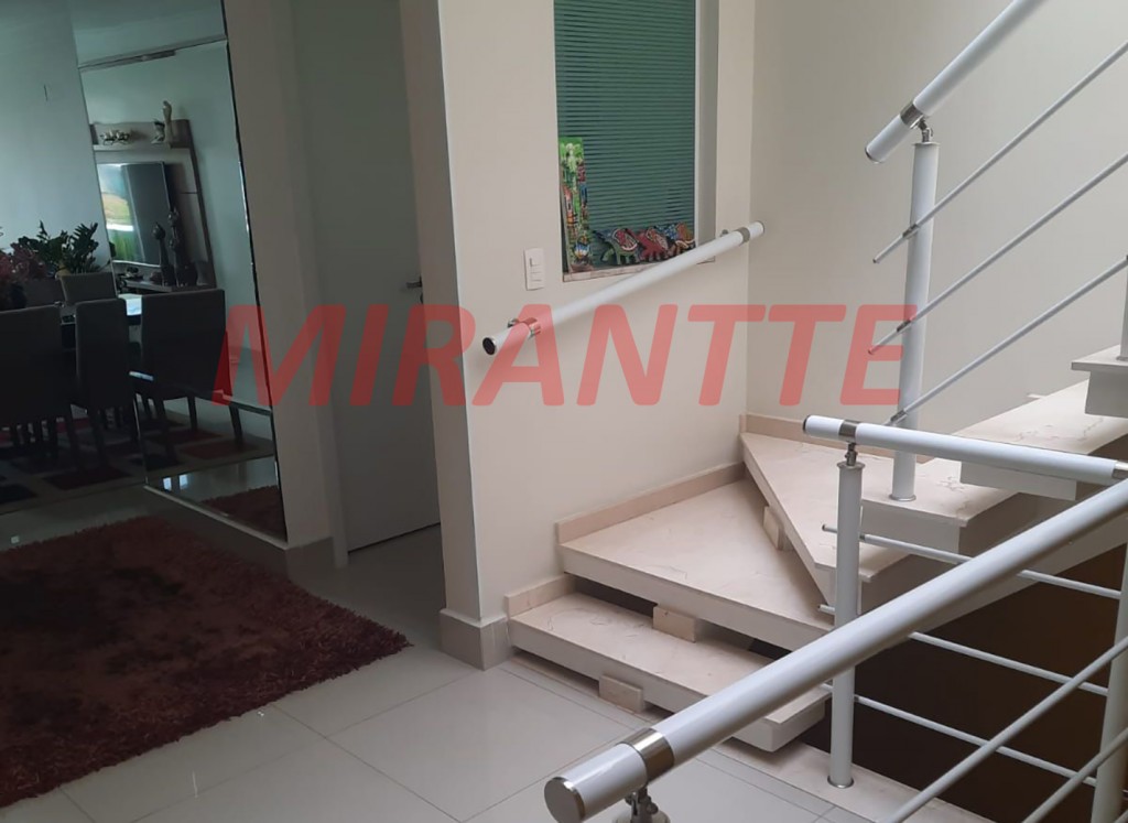 Sobrado de 177m² com 3 quartos em Água Fria