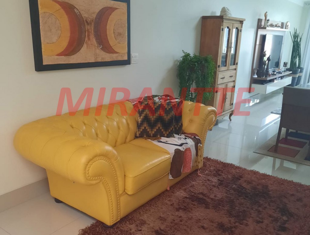 Sobrado de 177m² com 3 quartos em Água Fria