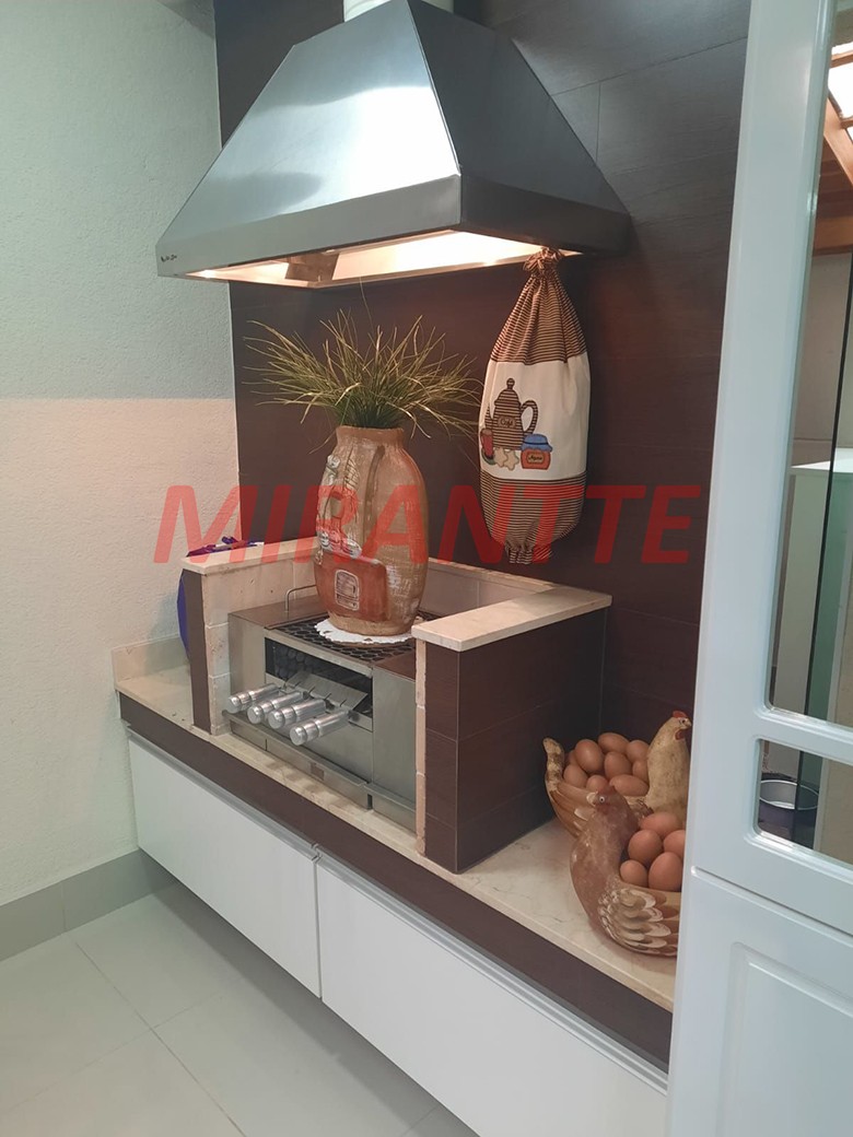 Sobrado de 177m² com 3 quartos em Água Fria