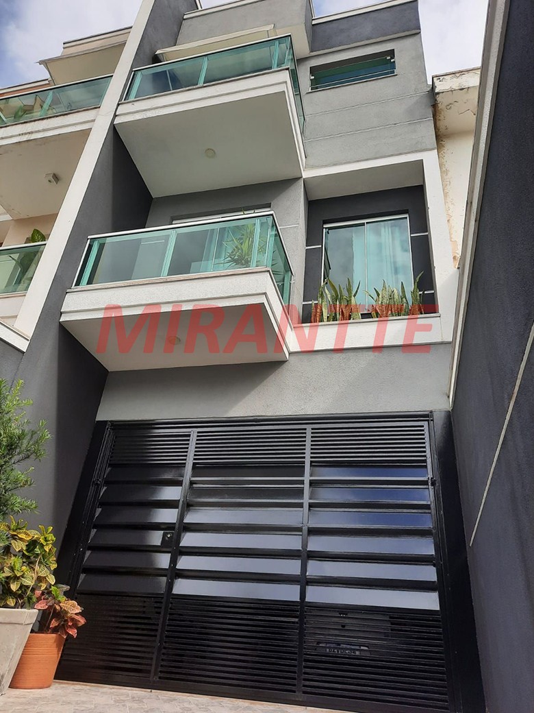 Sobrado de 177m² com 3 quartos em Água Fria