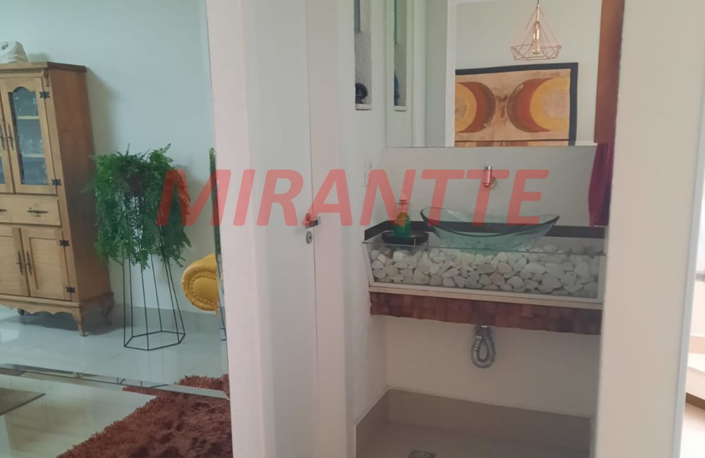 Sobrado de 177m² com 3 quartos em Água Fria