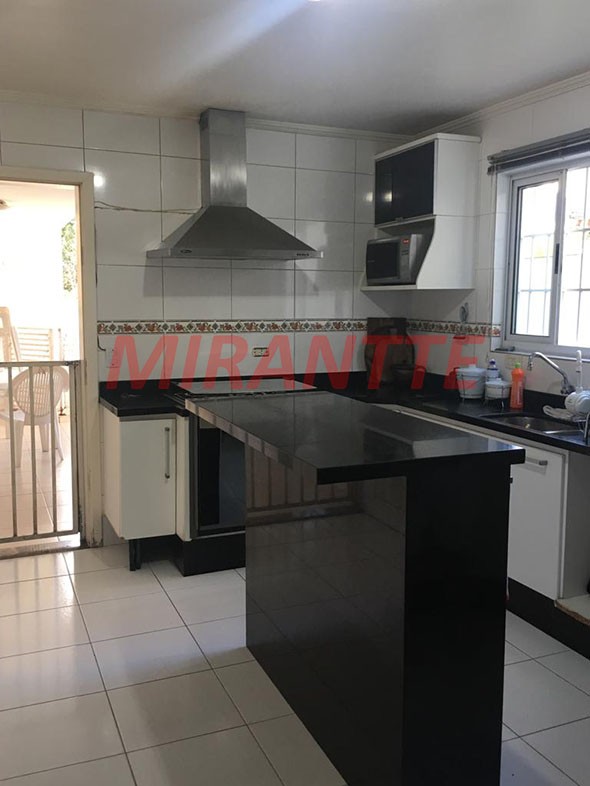 Sobrado de 272m² com 3 quartos em Limão