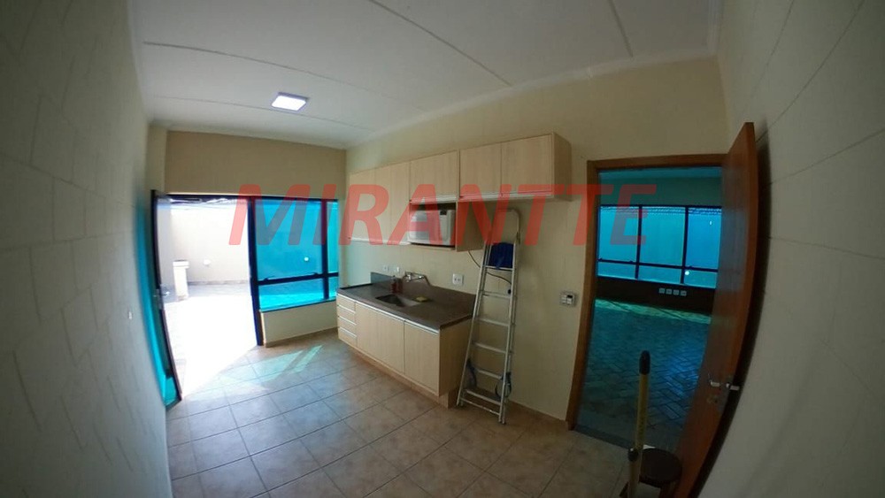 Comercial de 492m² em Santana