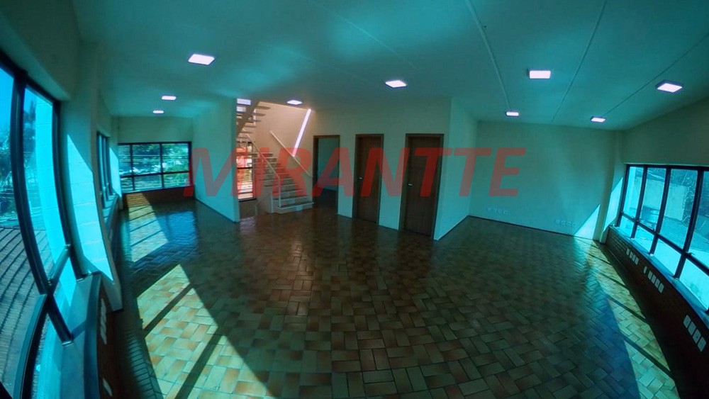 Comercial de 492m² em Santana