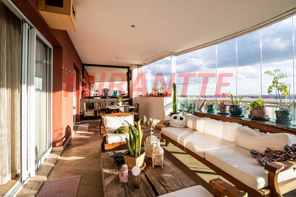 Cobertura duplex de 270m² com 4 quartos em Chácara Flora