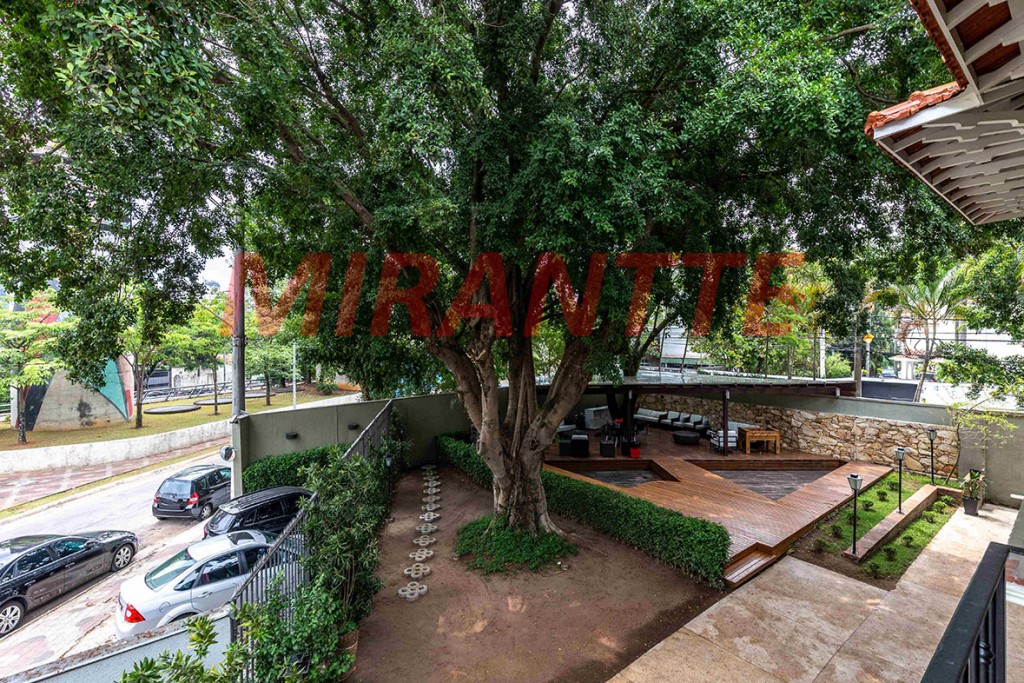 Sobrado de 434m² com 5 quartos em Vila Nova Conceição