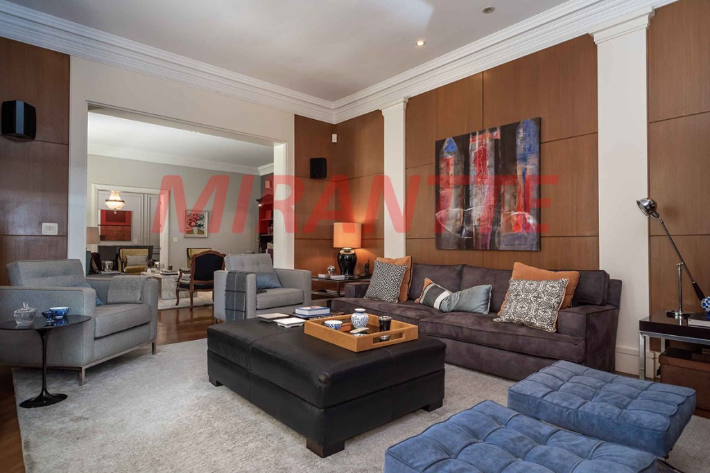 Sobrado de 545m² com 4 quartos em Jardim Guedala