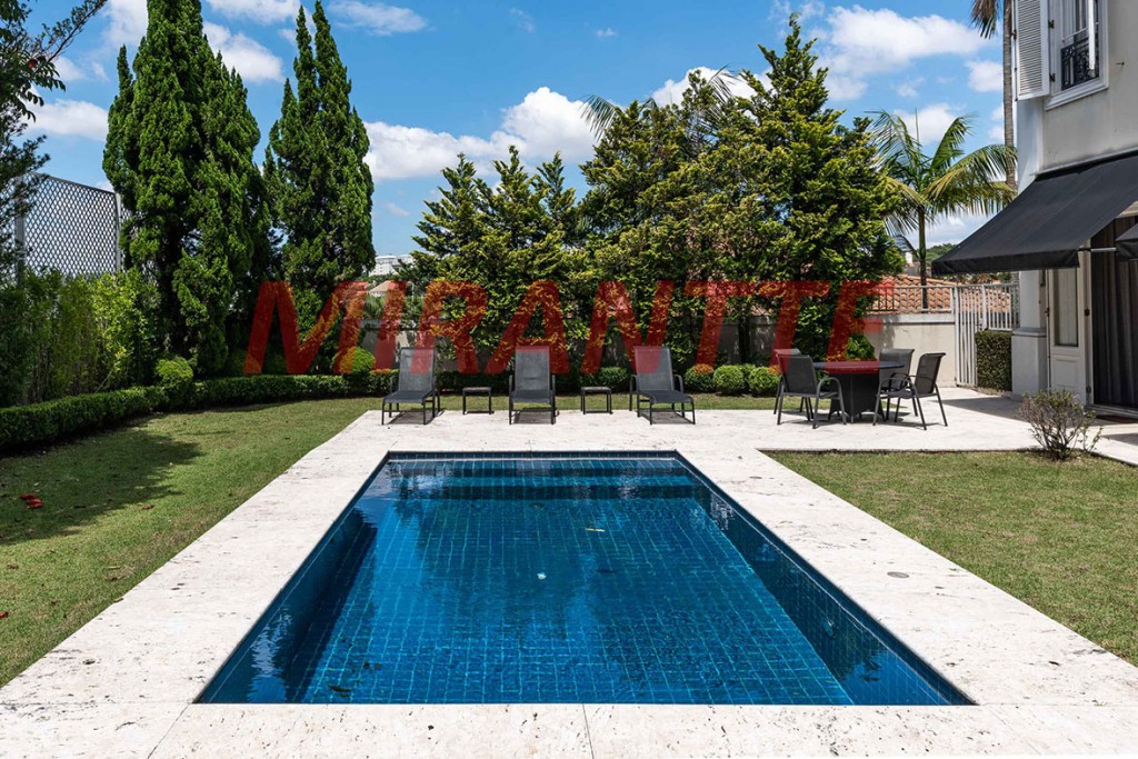 Sobrado de 545m² com 4 quartos em Jardim Guedala
