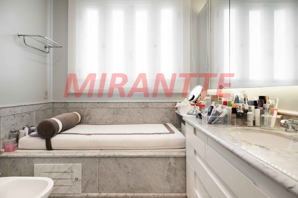 Sobrado de 545m² com 4 quartos em Jardim Guedala