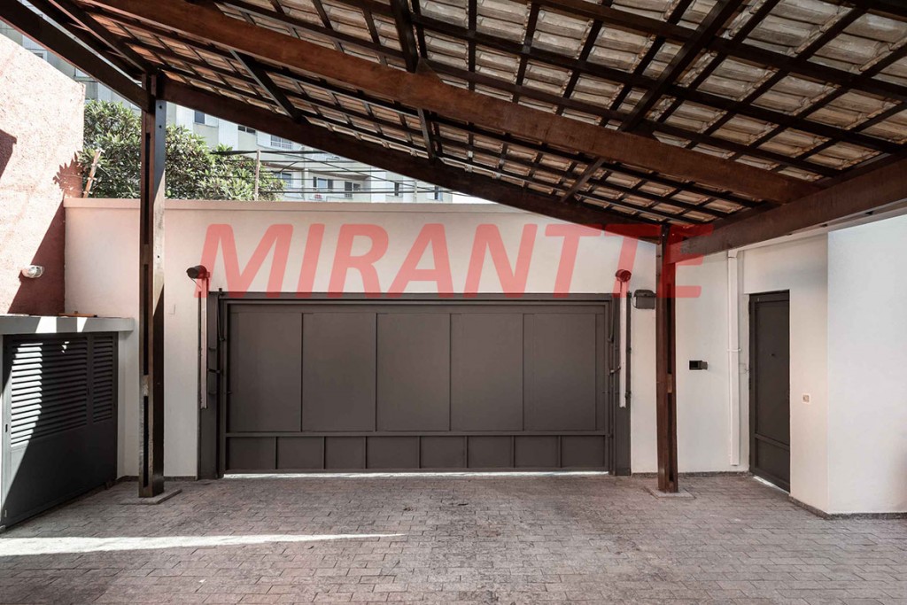 Sobrado de 259m² com 3 quartos em Morumbi