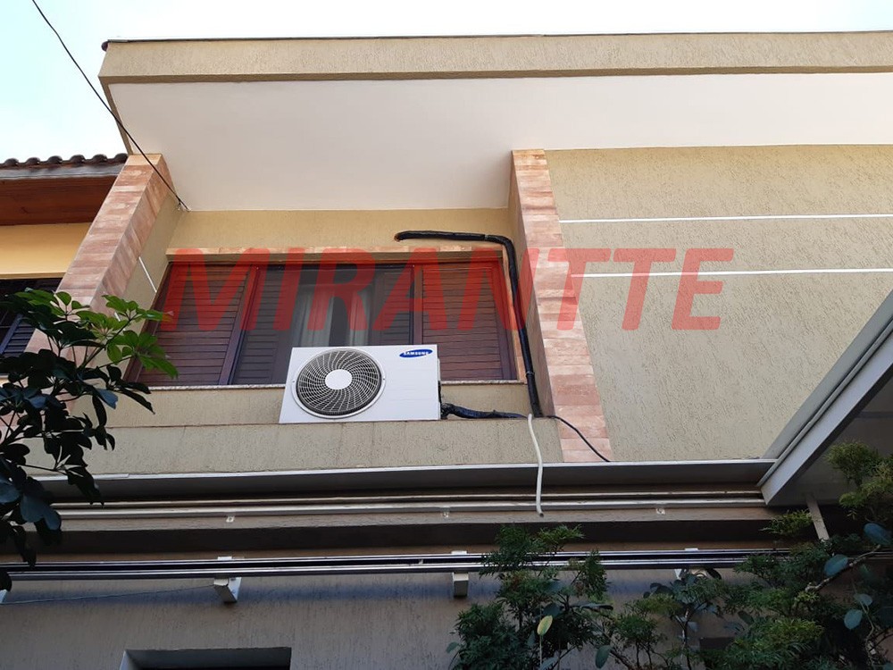 Sobrado de 216m² com 4 quartos em Imirim