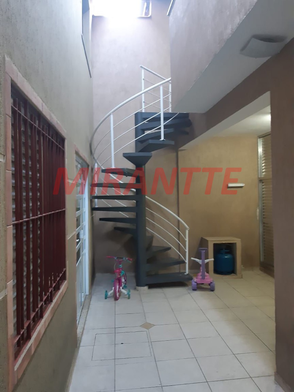 Sobrado de 216m² com 4 quartos em Imirim
