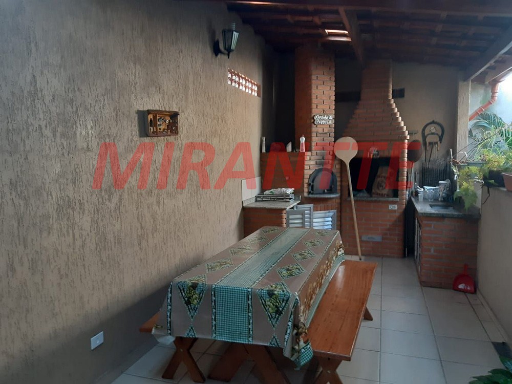 Sobrado de 216m² com 4 quartos em Imirim