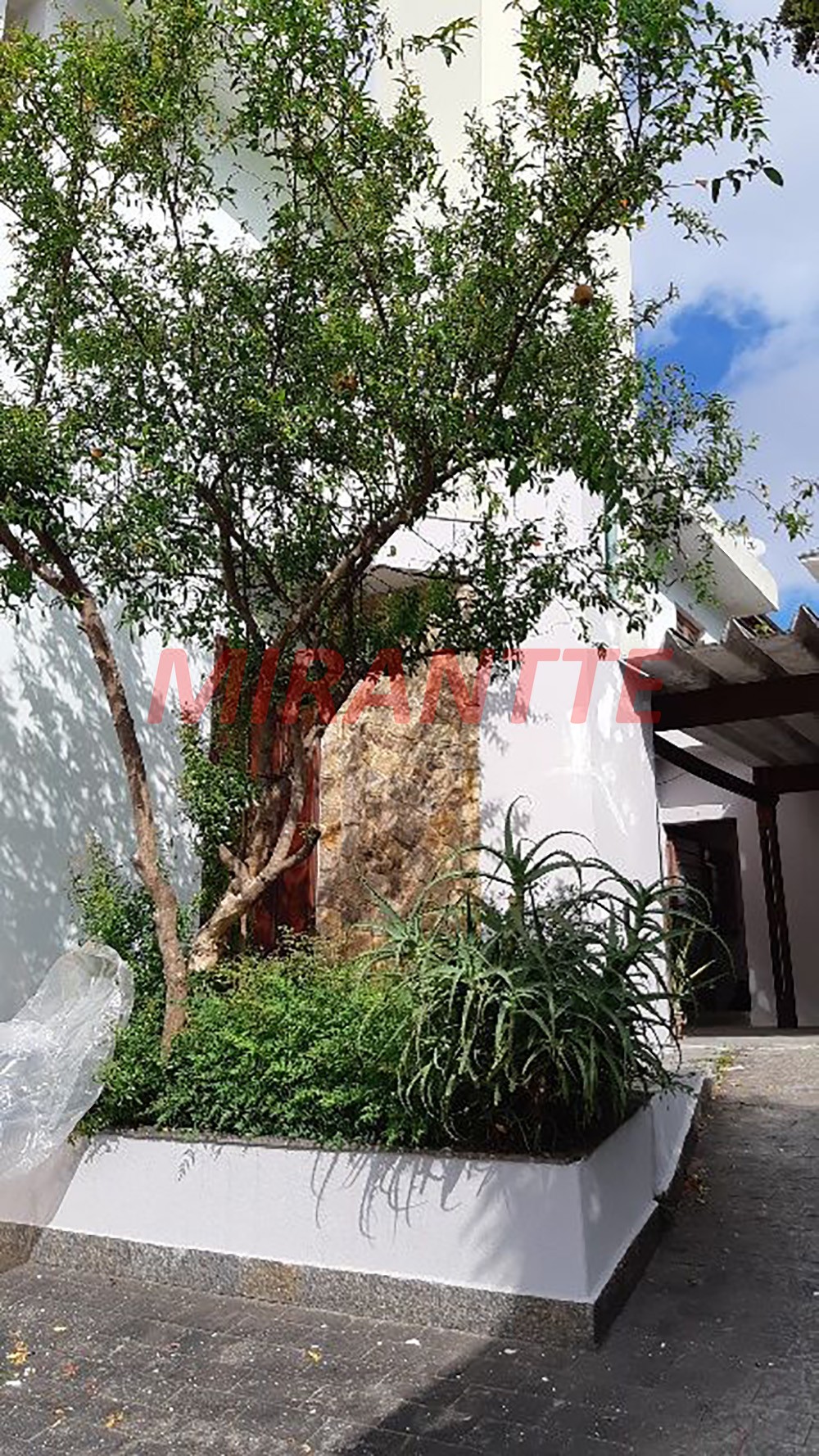 Sobrado de 350m² com 6 quartos em Imirim