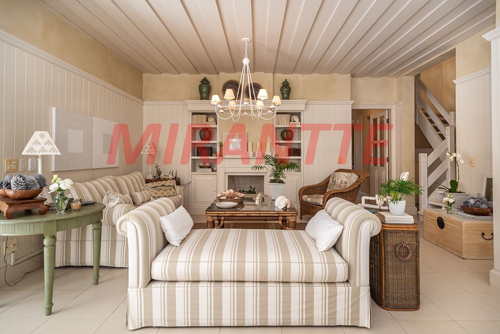 Sobrado de 526m² com 7 quartos em Praia Da Baleia