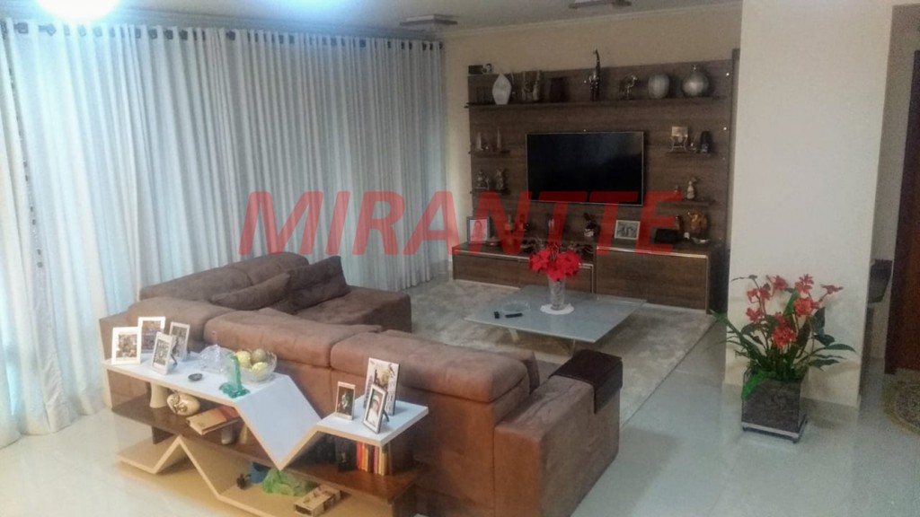 Sobrado de 254m² com 3 quartos em Serra Da Cantareira