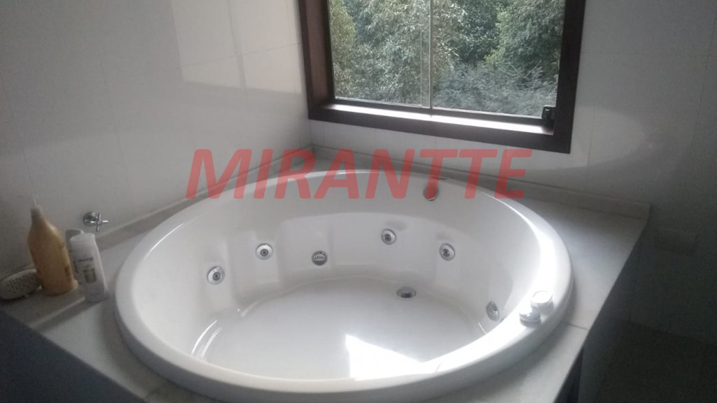 Sobrado de 254m² com 3 quartos em Serra Da Cantareira