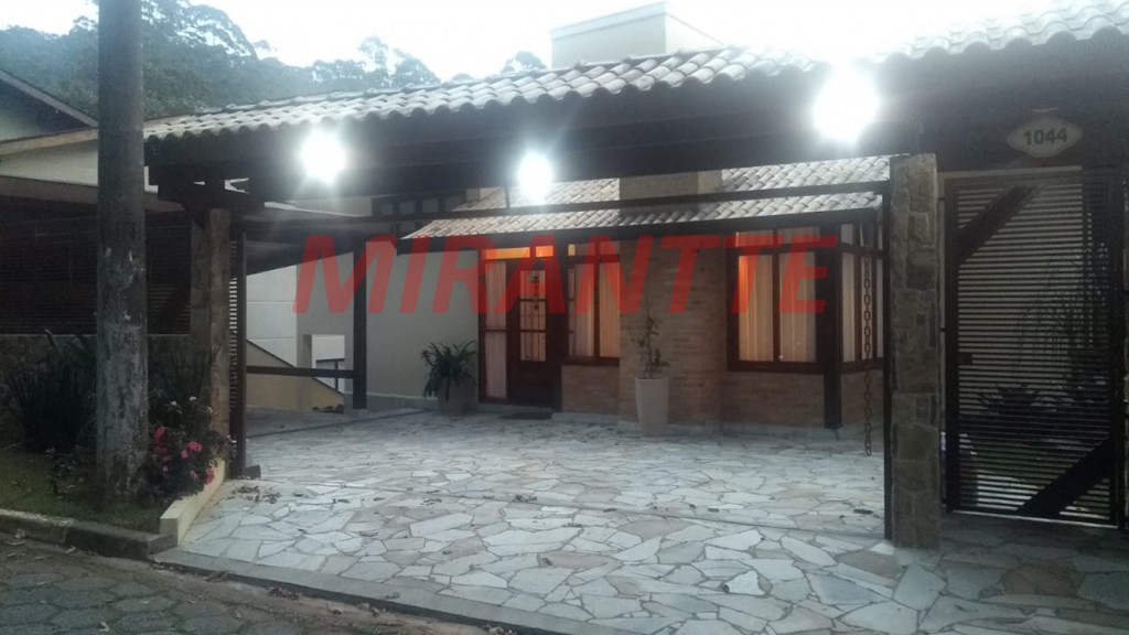 Sobrado de 254m² com 3 quartos em Serra Da Cantareira