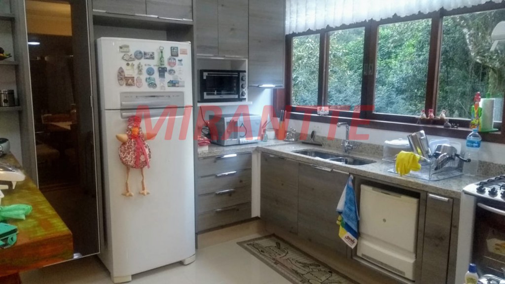 Sobrado de 254m² com 3 quartos em Serra Da Cantareira