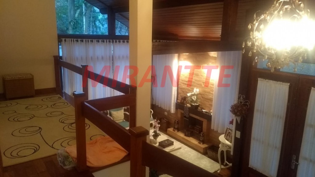 Sobrado de 254m² com 3 quartos em Serra Da Cantareira