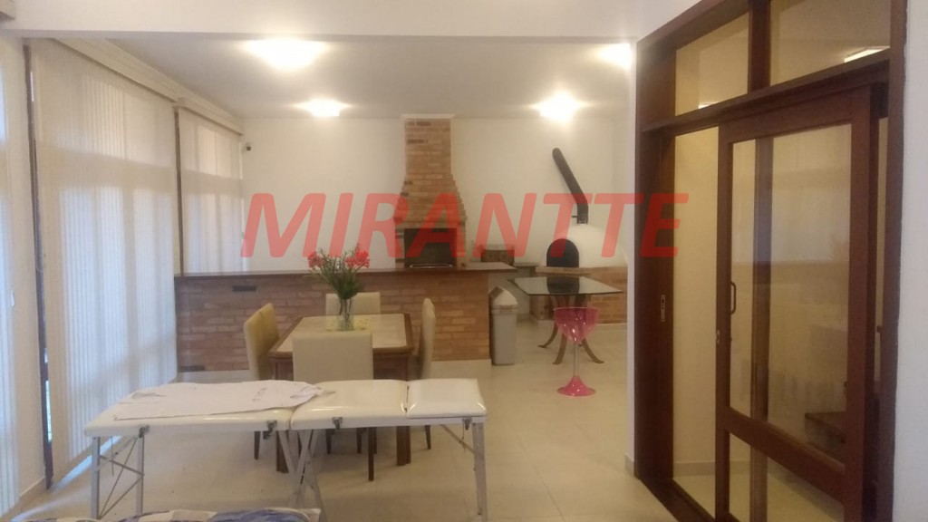 Sobrado de 254m² com 3 quartos em Serra Da Cantareira