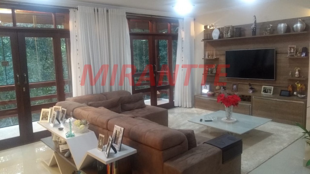 Sobrado de 254m² com 3 quartos em Serra Da Cantareira