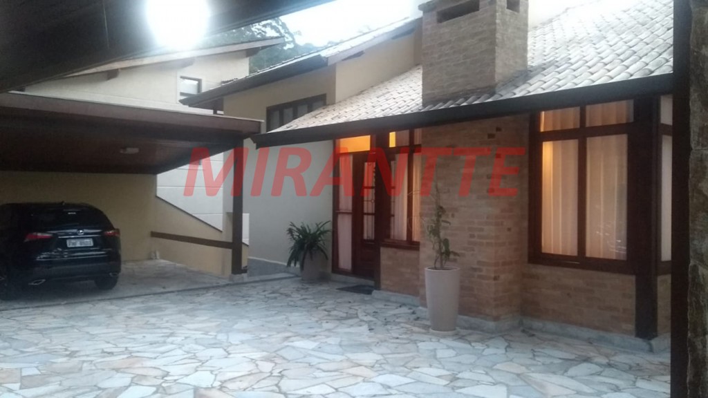 Sobrado de 254m² com 3 quartos em Serra Da Cantareira