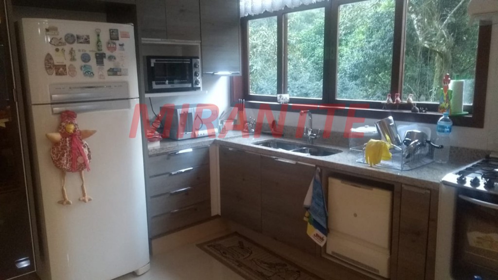 Sobrado de 254m² com 3 quartos em Serra Da Cantareira