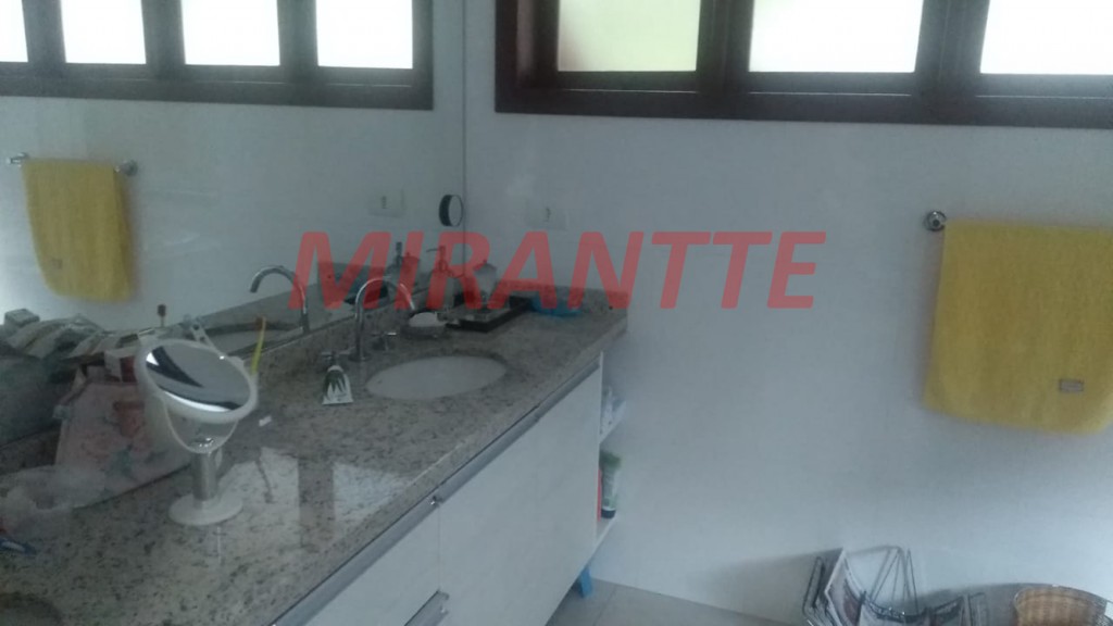 Sobrado de 254m² com 3 quartos em Serra Da Cantareira