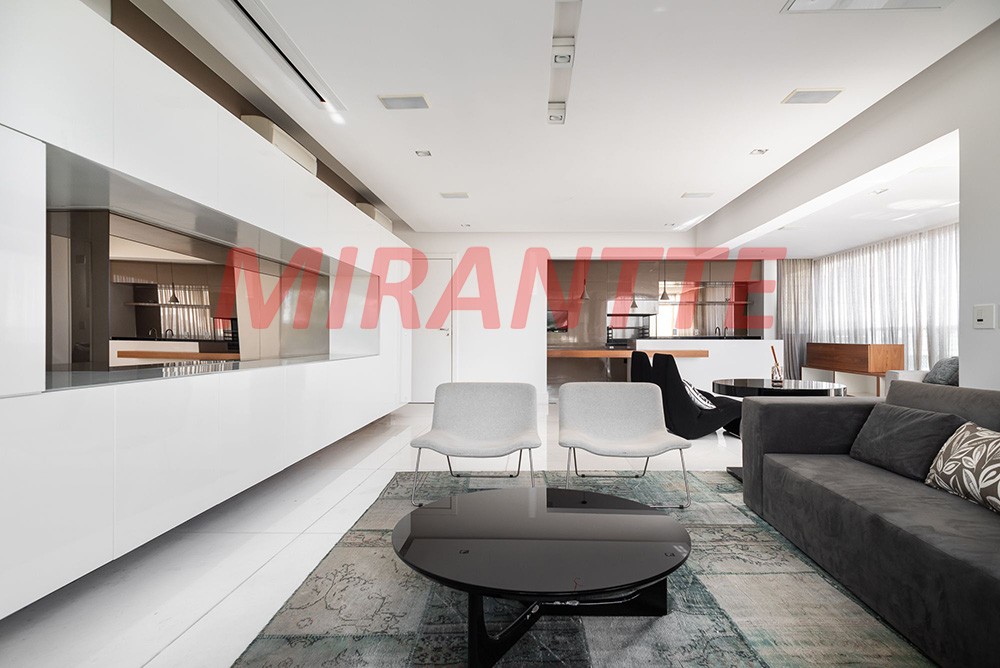 Cobertura duplex de 414m² com 4 quartos em Vila Nova Conceição