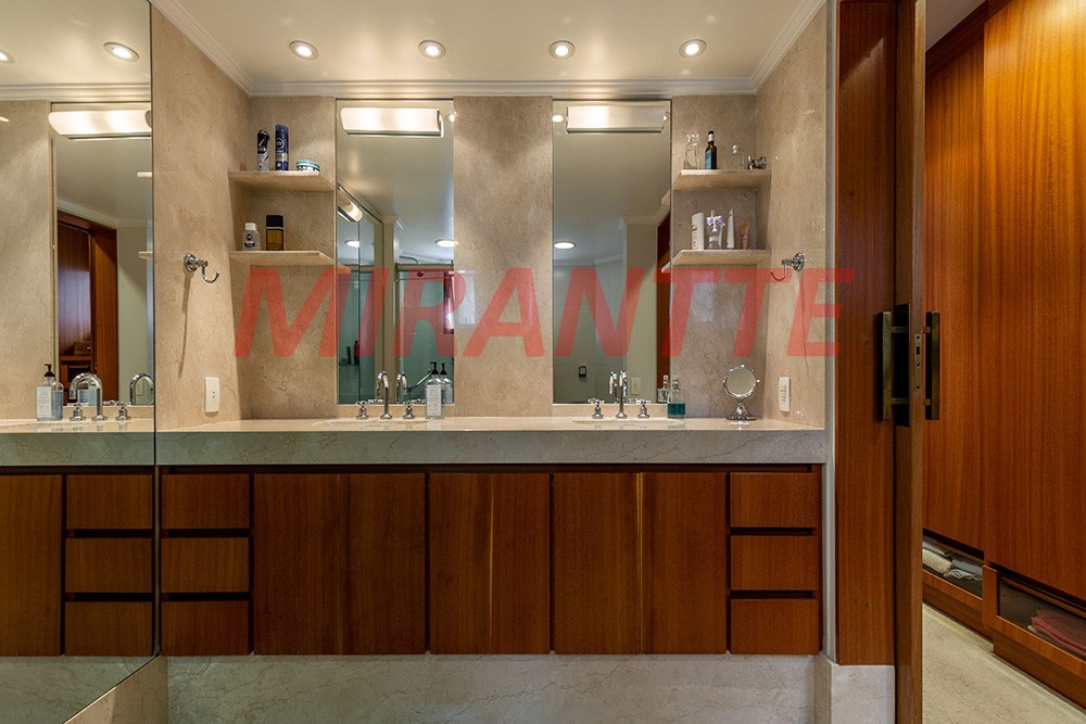 Apartamento de 272m² com 4 quartos em Campo Belo