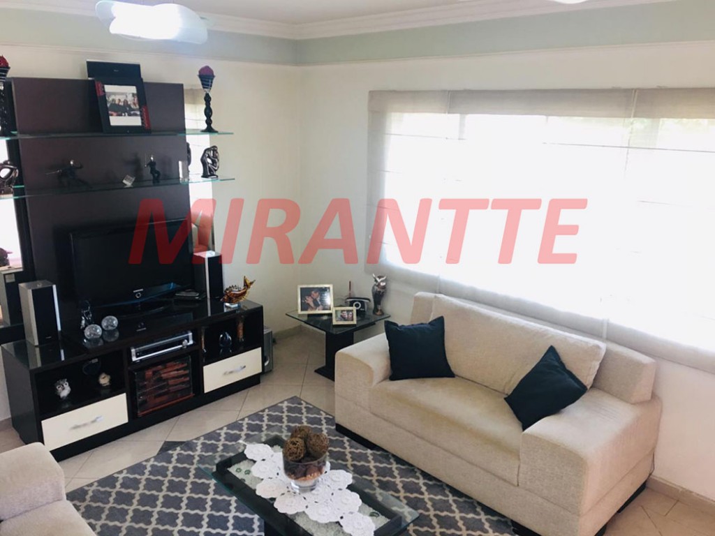 Sobrado de 270m² com 3 quartos em Parque Vitoria