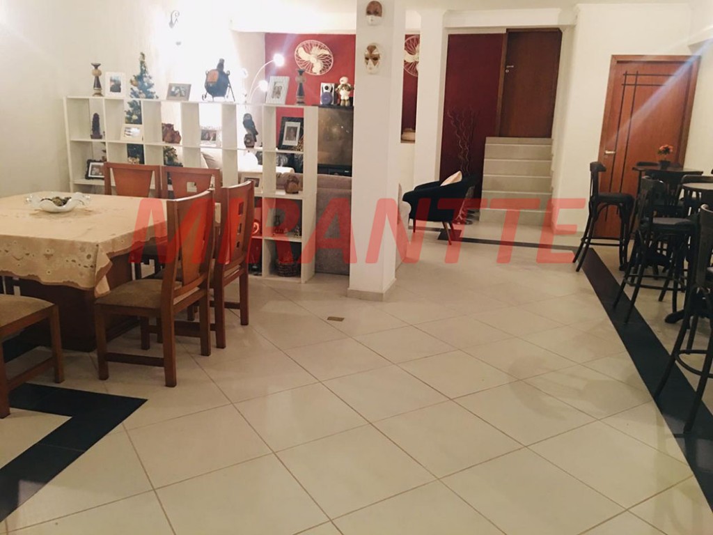 Sobrado de 270m² com 3 quartos em Parque Vitoria