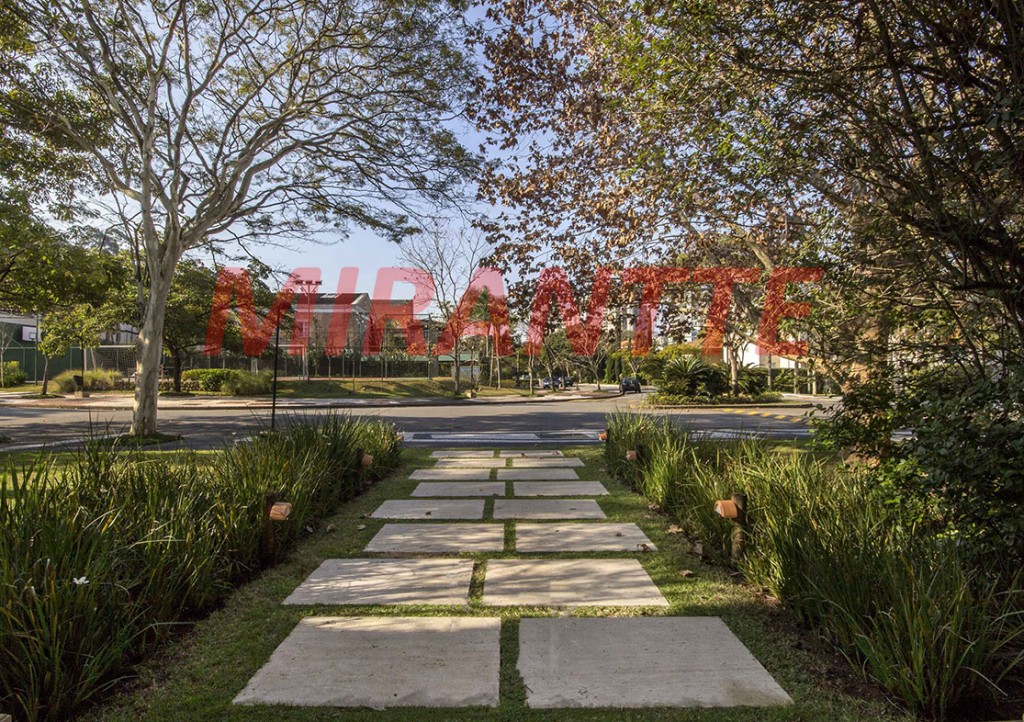 Sobrado de 1100m² com 5 quartos em Morumbi
